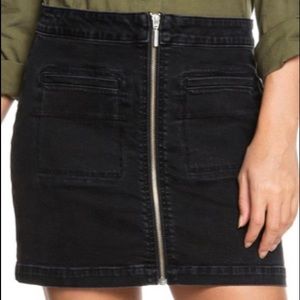 Brand new roxy skirt, size 6 but runs big